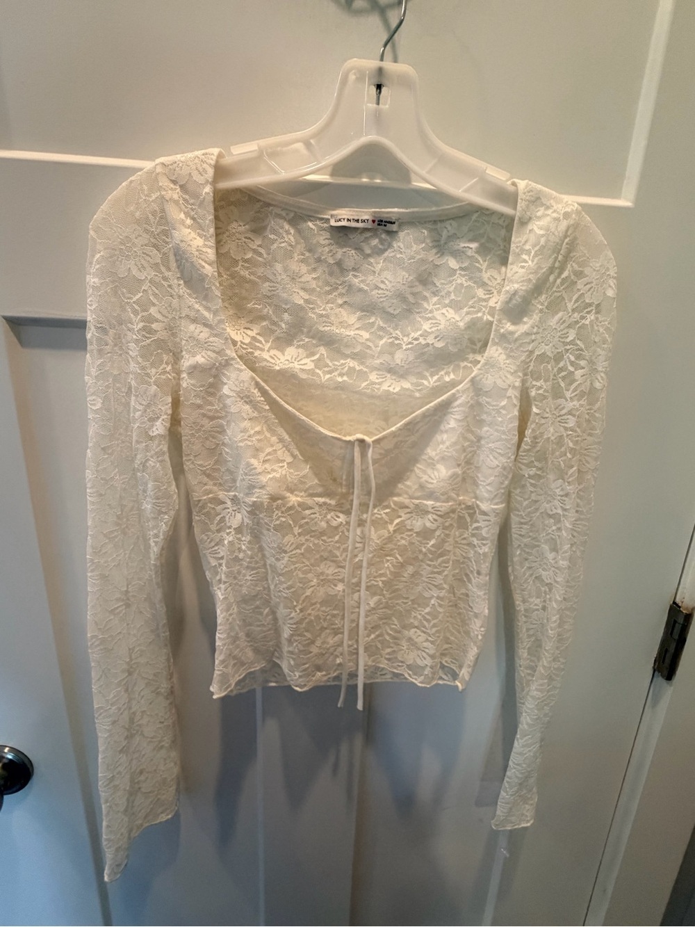 Lucy in the Sky Medium White Floral Lace Tie Front Long Sleeve Crop Top